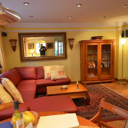 Lotsenhaus-in-gross-zicker-halbinsel-moenchgut *