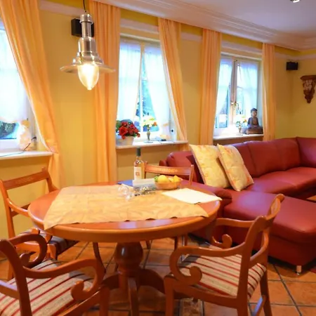 Lotsenhaus-in-gross-zicker-halbinsel-moenchgut * Gross Zicker