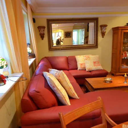 Lotsenhaus-in-gross-zicker-halbinsel-moenchgut * Gross Zicker