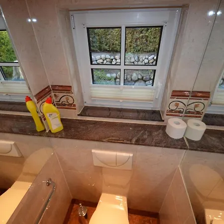 Holiday home Lotsenhaus-in-gross-zicker-halbinsel-moenchgut