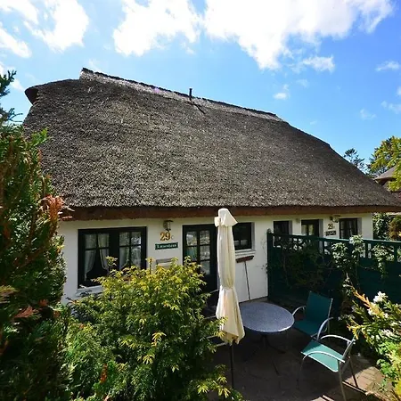 Lotsenhaus-in-gross-zicker-halbinsel-moenchgut